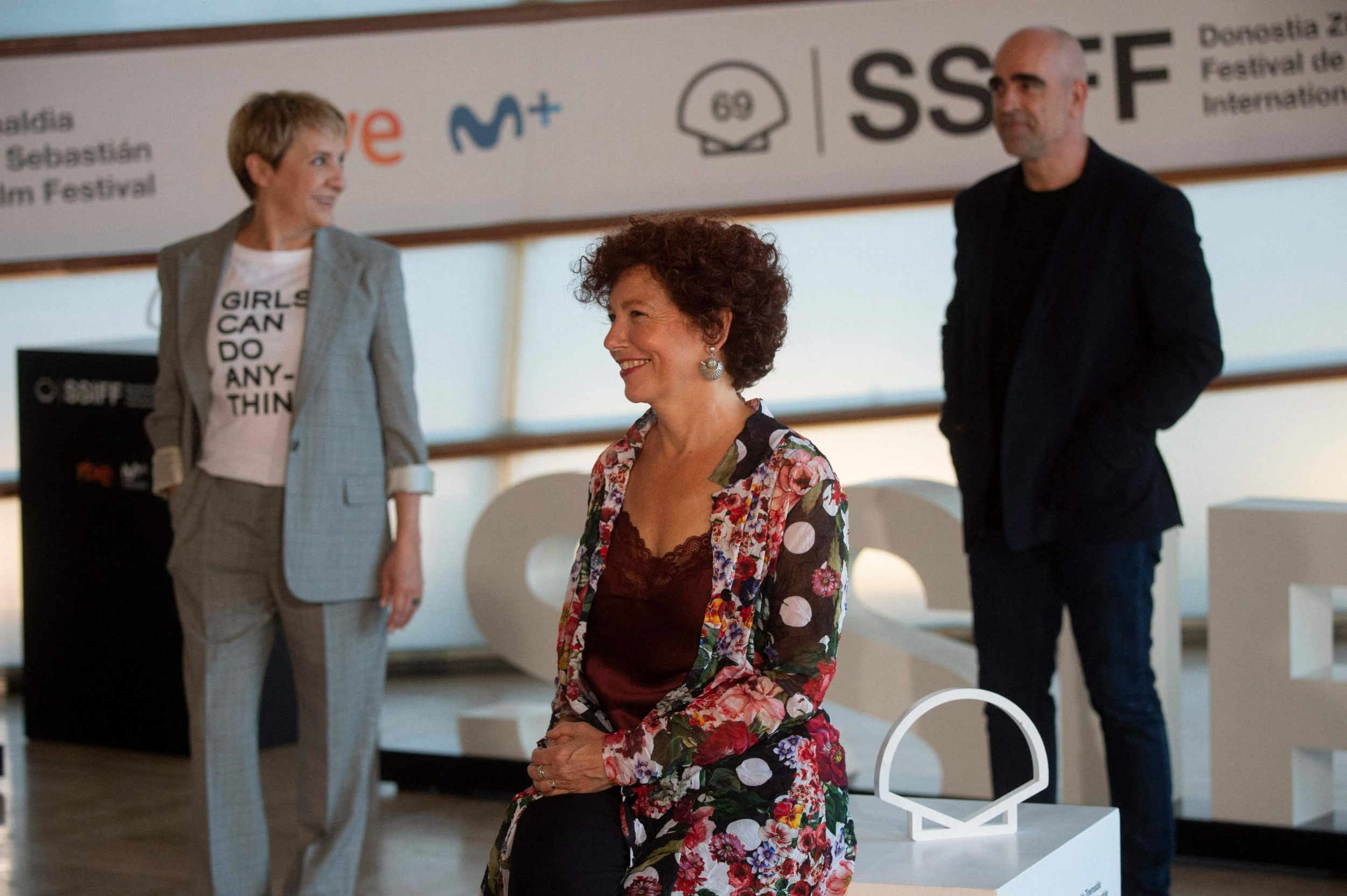 Icíar Bollaín posa con los actores Blanca Portillo y Luis Tosar en la presentación de 'Maixabel'.