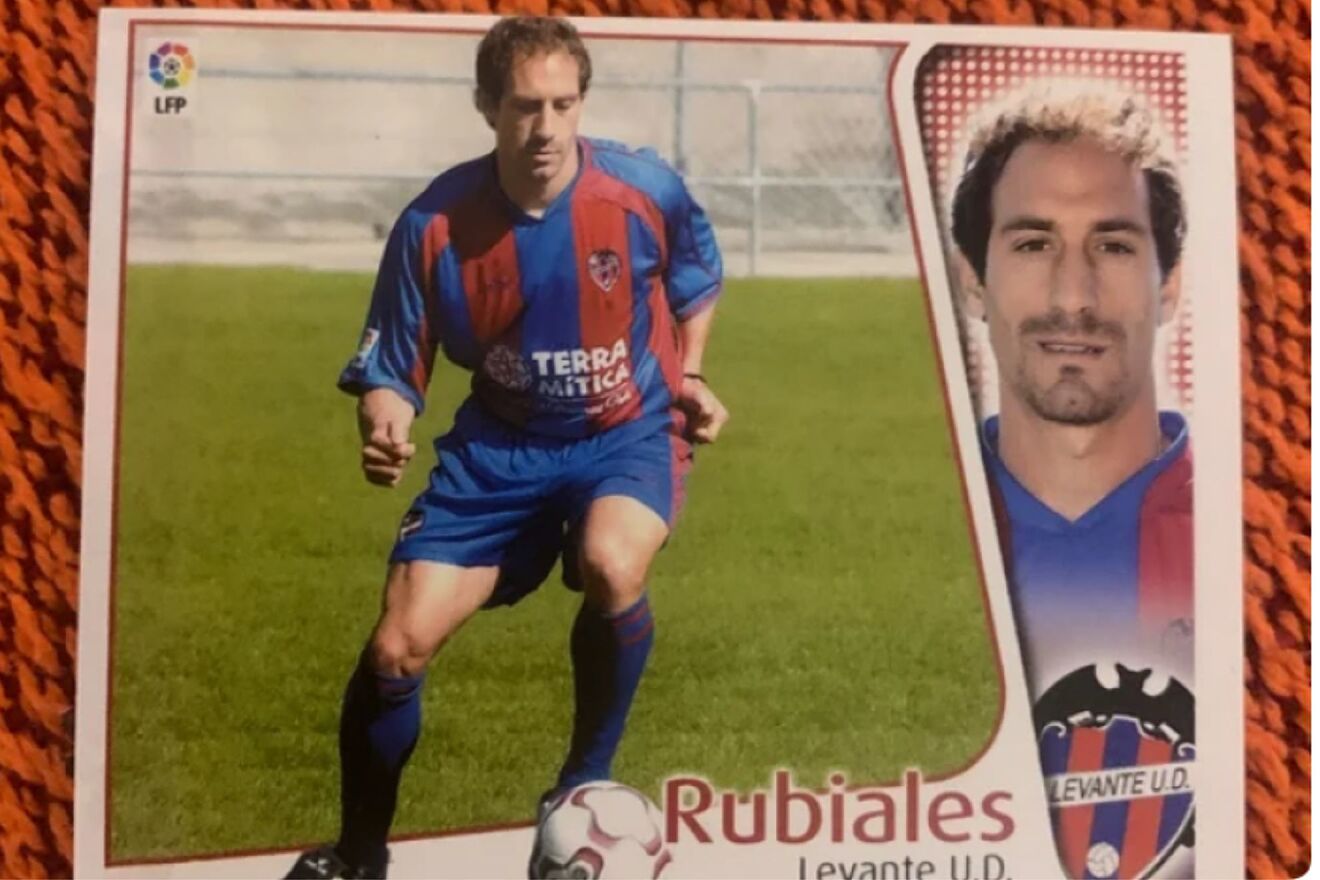 Los cromos de Luis Rubiales se vender por más de 1.000 euros en...