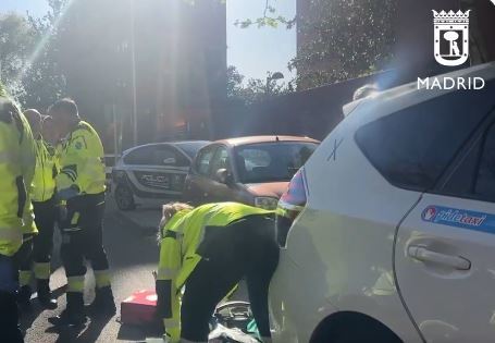 Sanitarios del Samur en el lugar del accidente.