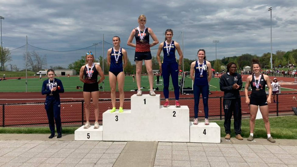 Sadie Schreiner, en lo alto del podio de una de las pruebas que ganó en la Liberty League