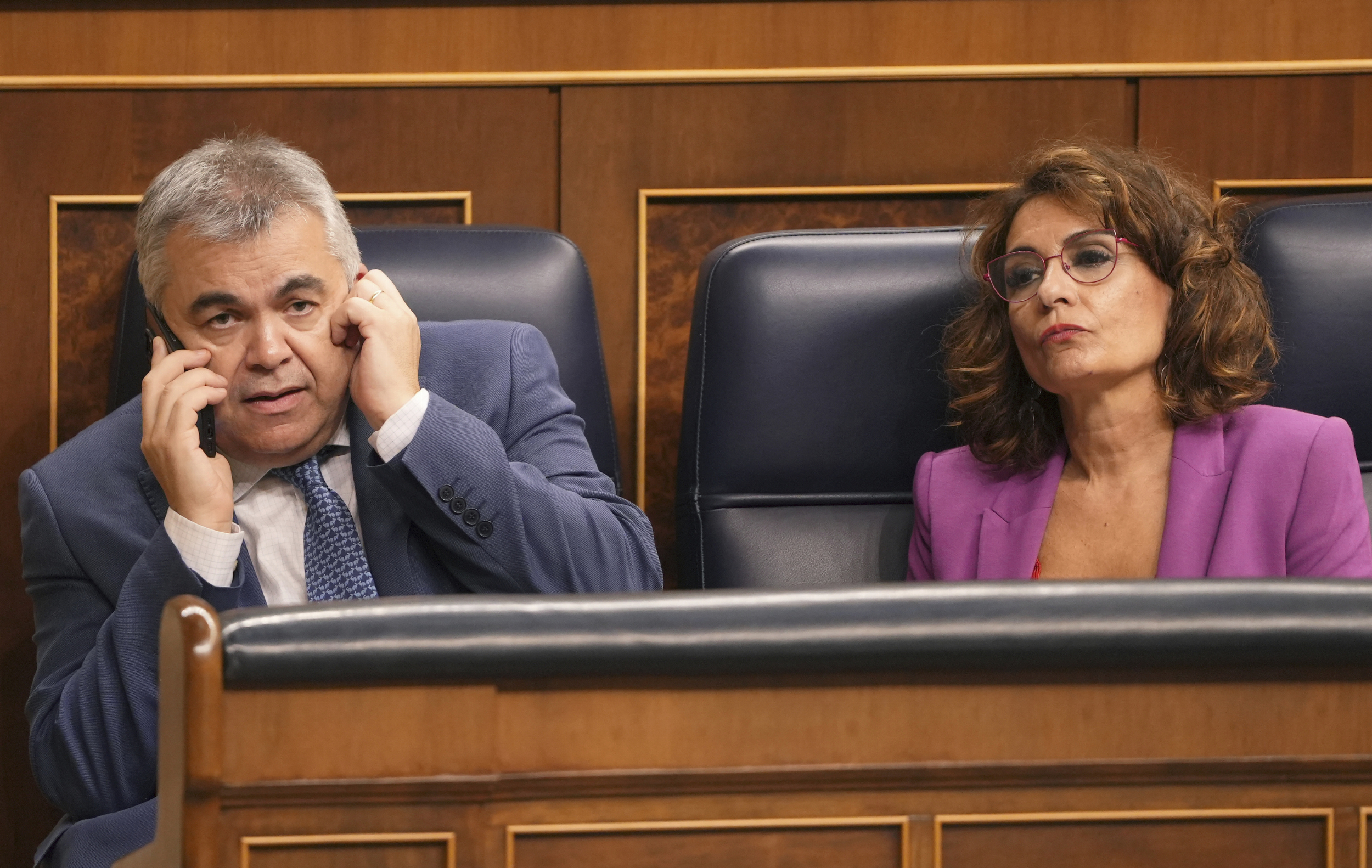 Santos Cerdán y María Jesús Montero, durante el debate parlamentario.