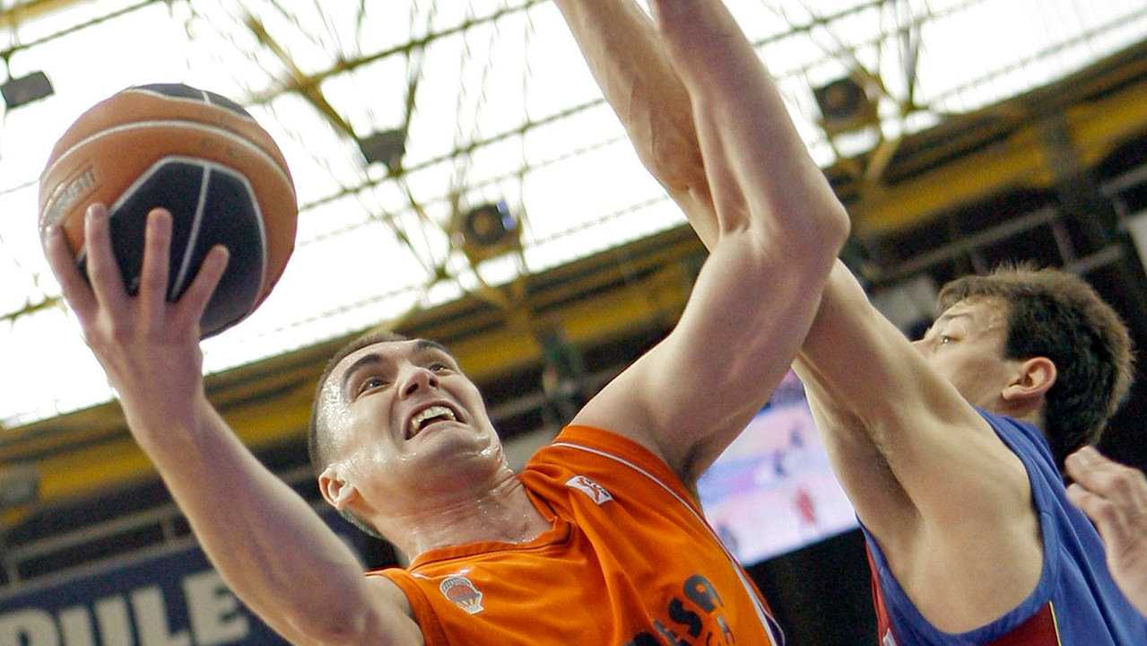 Dejan Milojevic, en un partido con el Valencia Basket. MANUEL BRUQUE)