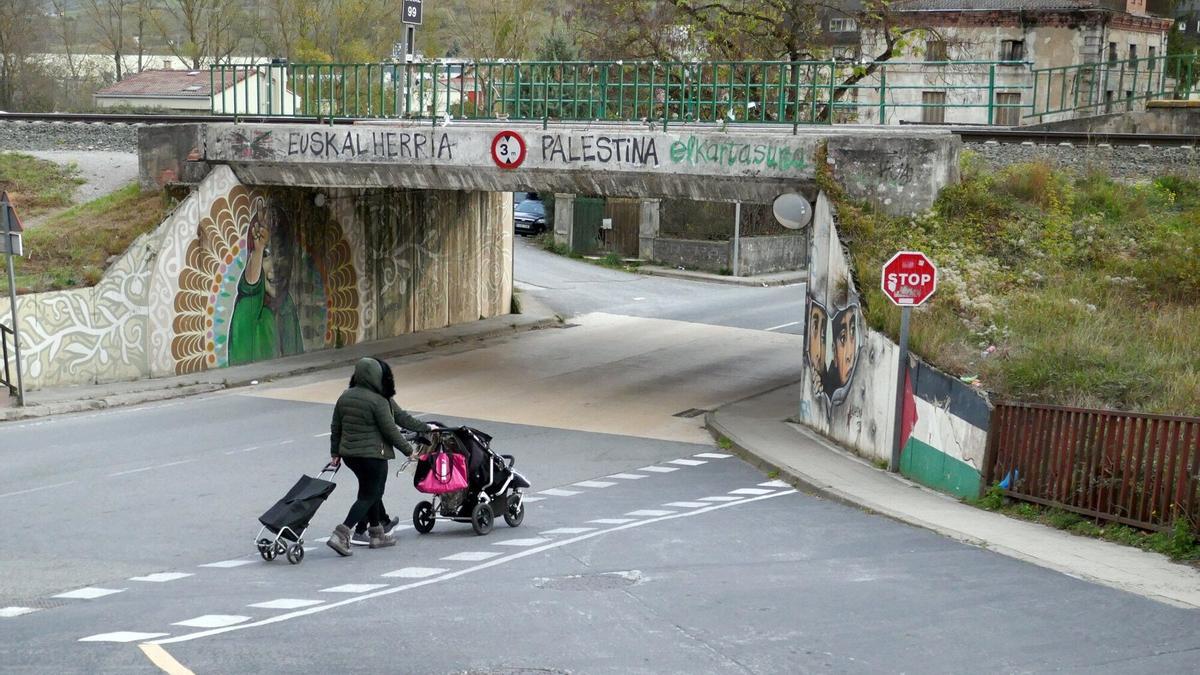 Paso de peatones en el que se produjo el atropello mortal de la niña en Alsasua.