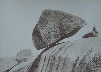 330px-Piedra_Movediza_de_Tandil.jpg