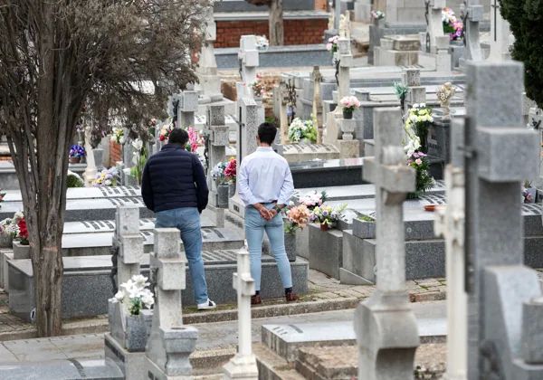 Los cementerios se preparan para acoger a miles de personas, con el dolor sobrevolando España