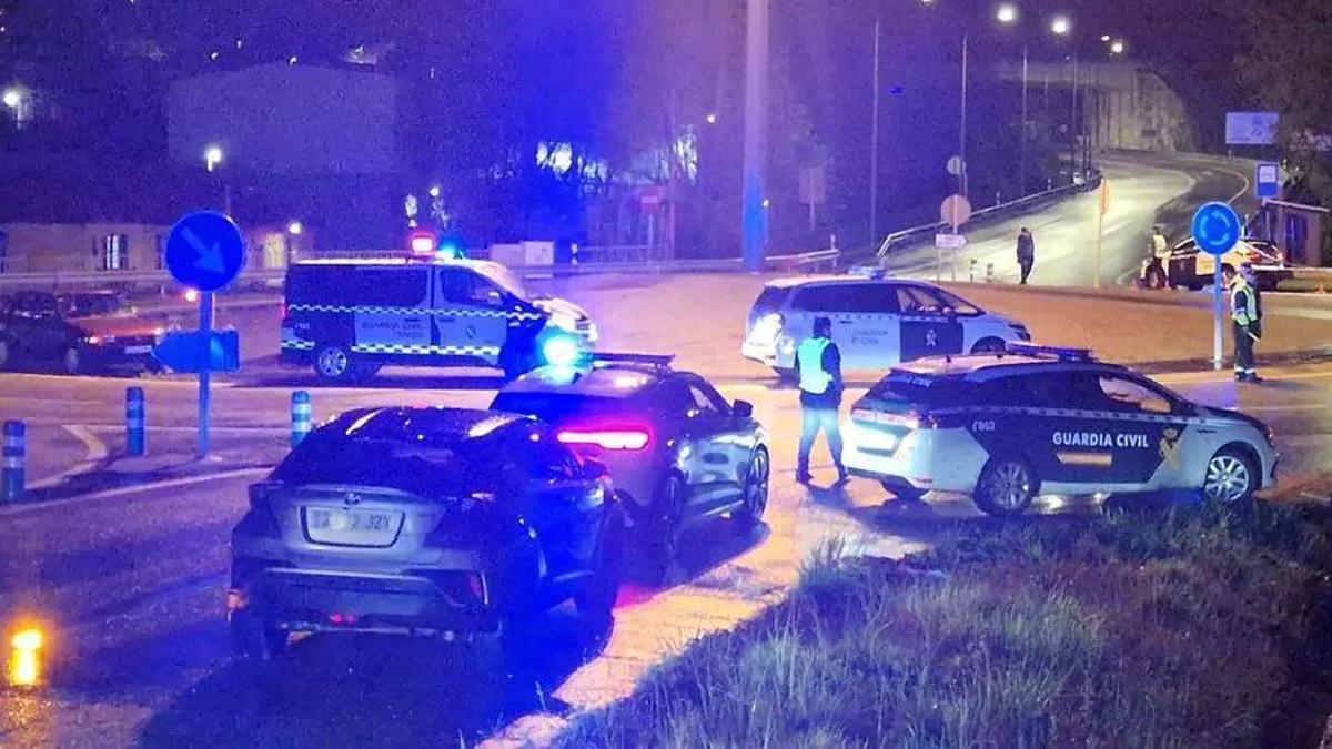 Un hombre decapita a su padre y lanza la cabeza contra los coches en una glorieta cerca de Oviedo