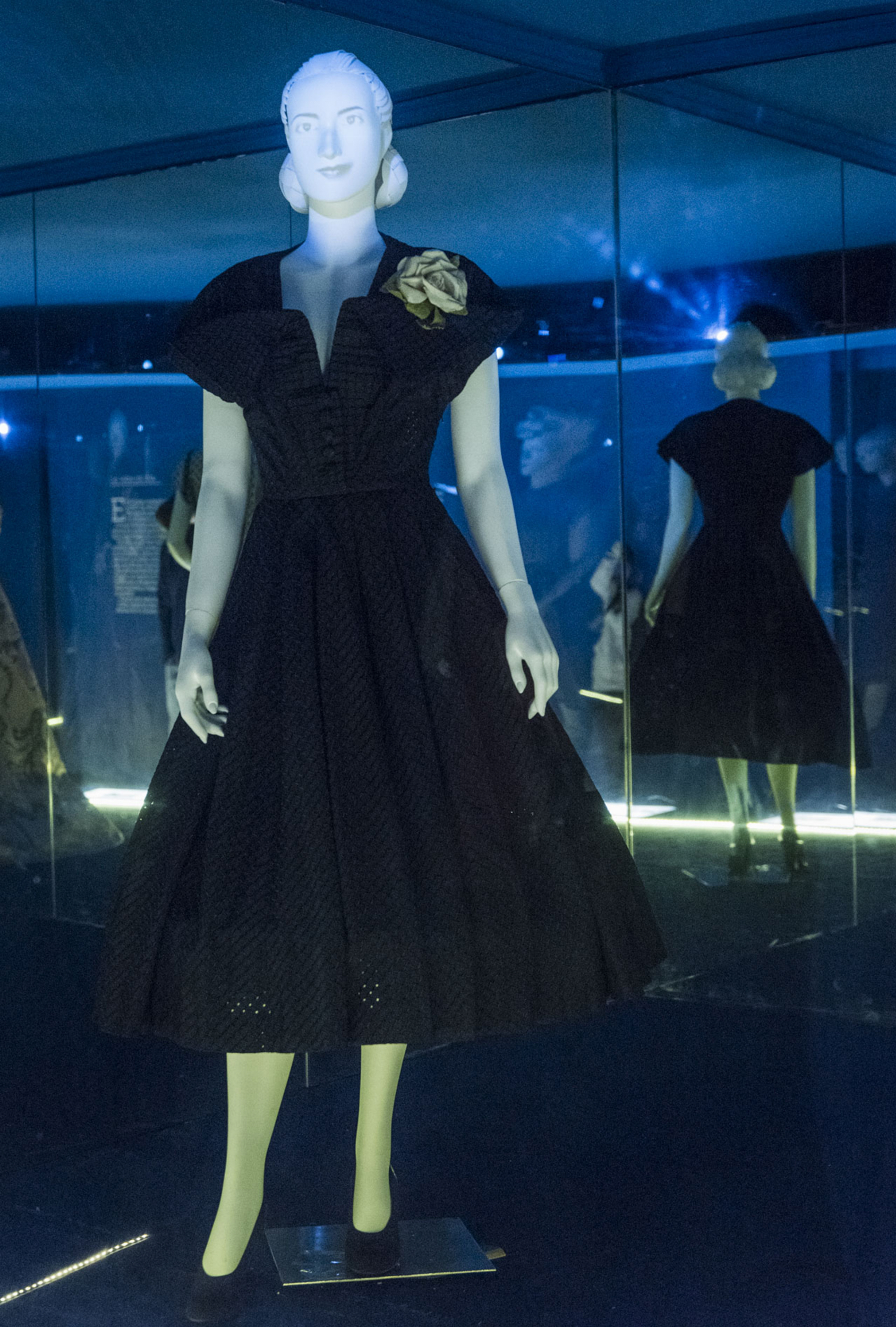 5%2F06155930%2FVestidos-de-Eva-Peron-Museo-Evita-7.jpg