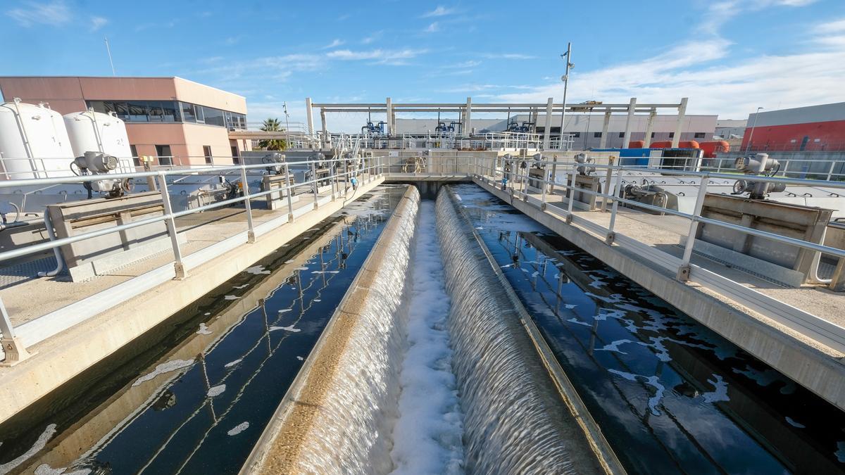 El agua regenerada, como la que se obtiene en la depuradora del Baix Llobregat, es clave para la resiliencia de las ciudades