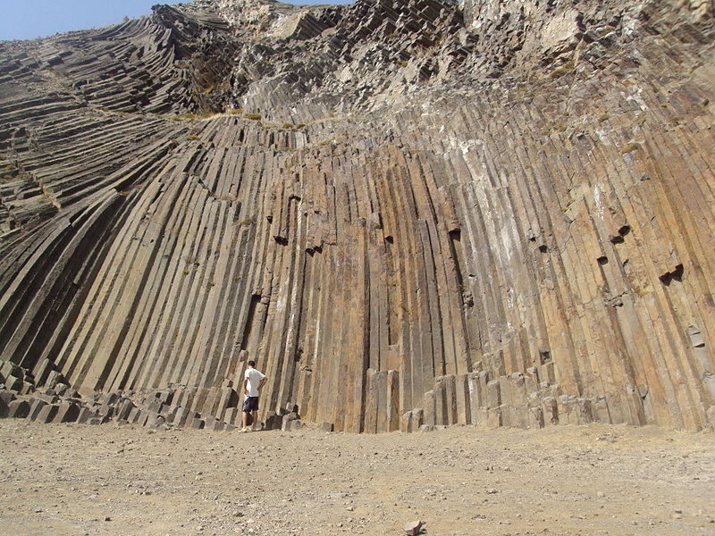 800px-BasaltColumns_PortoSanto.jpg