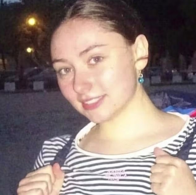 El cuerpo de la mujer de 19 años, identificada solo como filipina (en la foto), fue encontrado enterrado en el parque Bois de Boulogne en una zona adinerada del oeste de París el sábado.