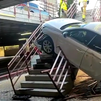 Cae un coche por el hueco de las escaleras del parking del centro comercial X-Madrid en Alcorcón