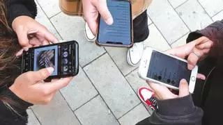 Generación muda: los jóvenes no quieren hablar por teléfono ni enfrentarse al mostrador