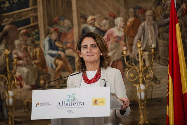 Archivo - La vicepresidenta tercera y ministra para la Transición Ecológica y el Reto Demográfico, Teresa Ribera, comparece durante el acto de celebración del XXV aniversario del Convenio de Albufeira, en el Palacio Real de Aranjuez, a 27 de septiembre de