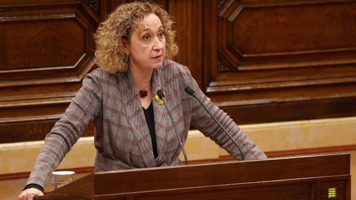 Archivo - La consellera de Territorio de la Generalitat, Ester Capella, en el pleno del Parlament.