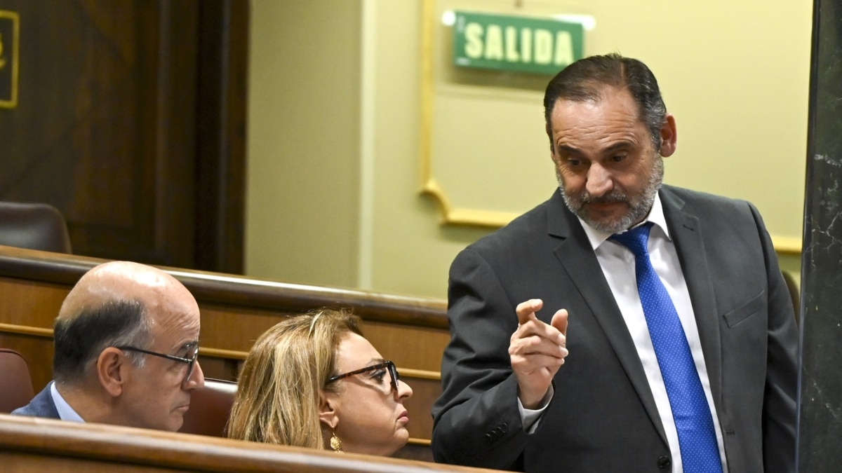 El ex ministro José Luis Ábalos durante el Pleno del Congreso de los Diputados celebrado este martes en Madrid.