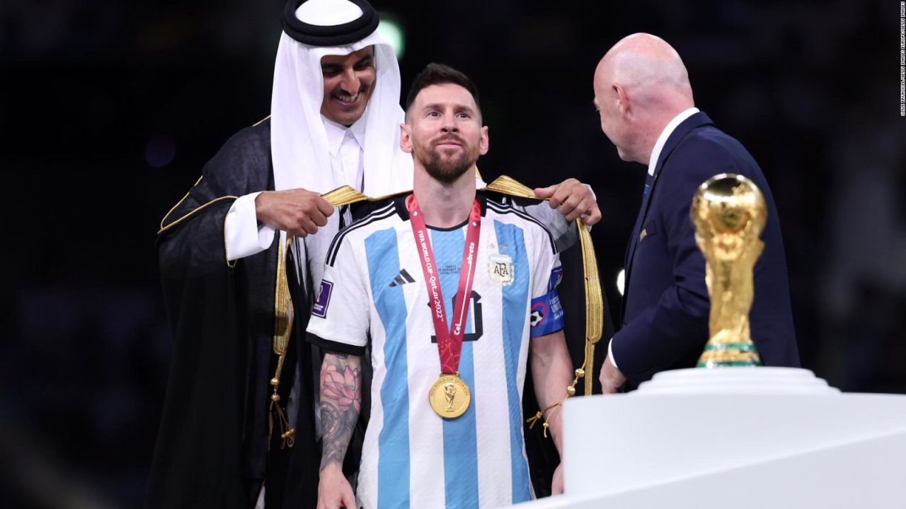 apa-que-llevo-messi-tras-ganar-el-mundial-de-qatar.jpg