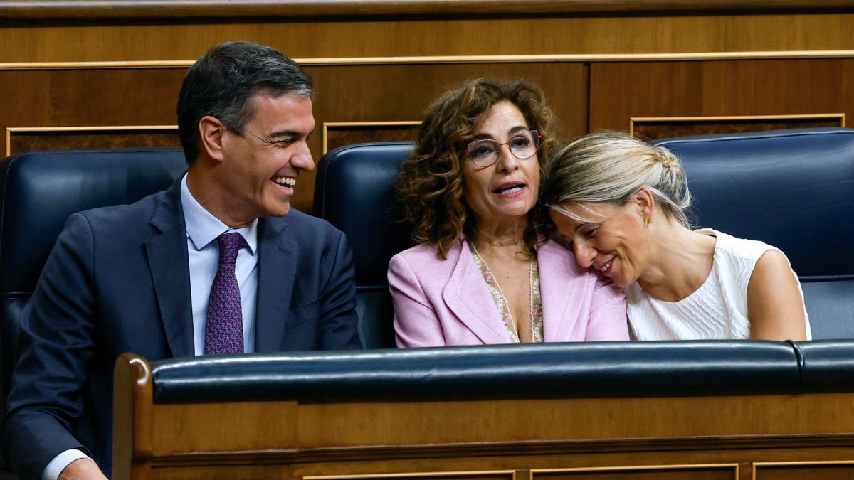 Pedro Sánchez, María Jesús Montero y Yolanda Díaz en el Congreso - EFE