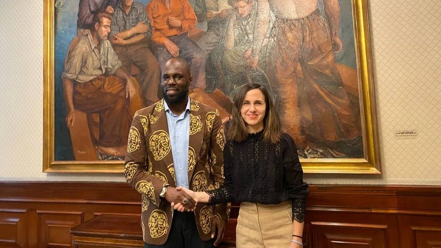 Kemi Seba junto a Ione Belarra en el Congreso de los Diputados - 