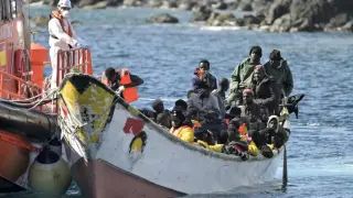 La Ruta Canaria vuelve a vivir este miércoles, día de Navidad, una jornada de continua llegada de cayucos al archipiélago, y es que hasta siete embarcaciones con al menos 387 migrantes han arribado en las costas del archipiélago canario.