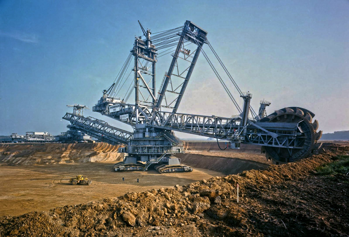 Bagger-293-German-Coal-Mining-Vehicle.jpg