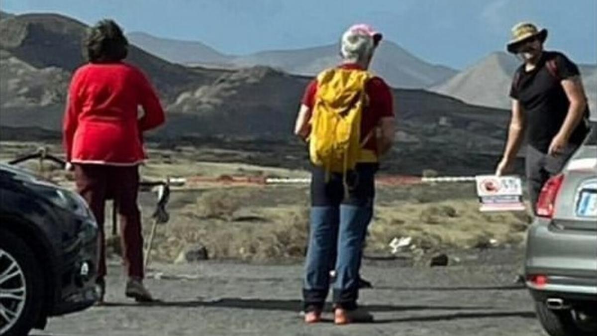 Ecologistas plantan cara a la masificación turística y prohíben el acceso a un conocido volcán de Lanzarote