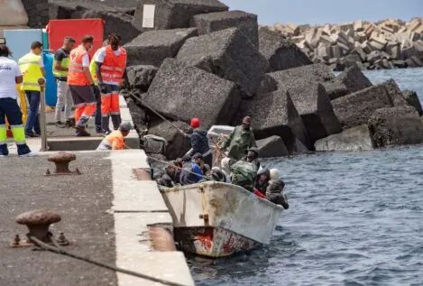 Gran Canaria recibe el mayor cayuco de su historia, con 231 personas, 58 de ellas menores