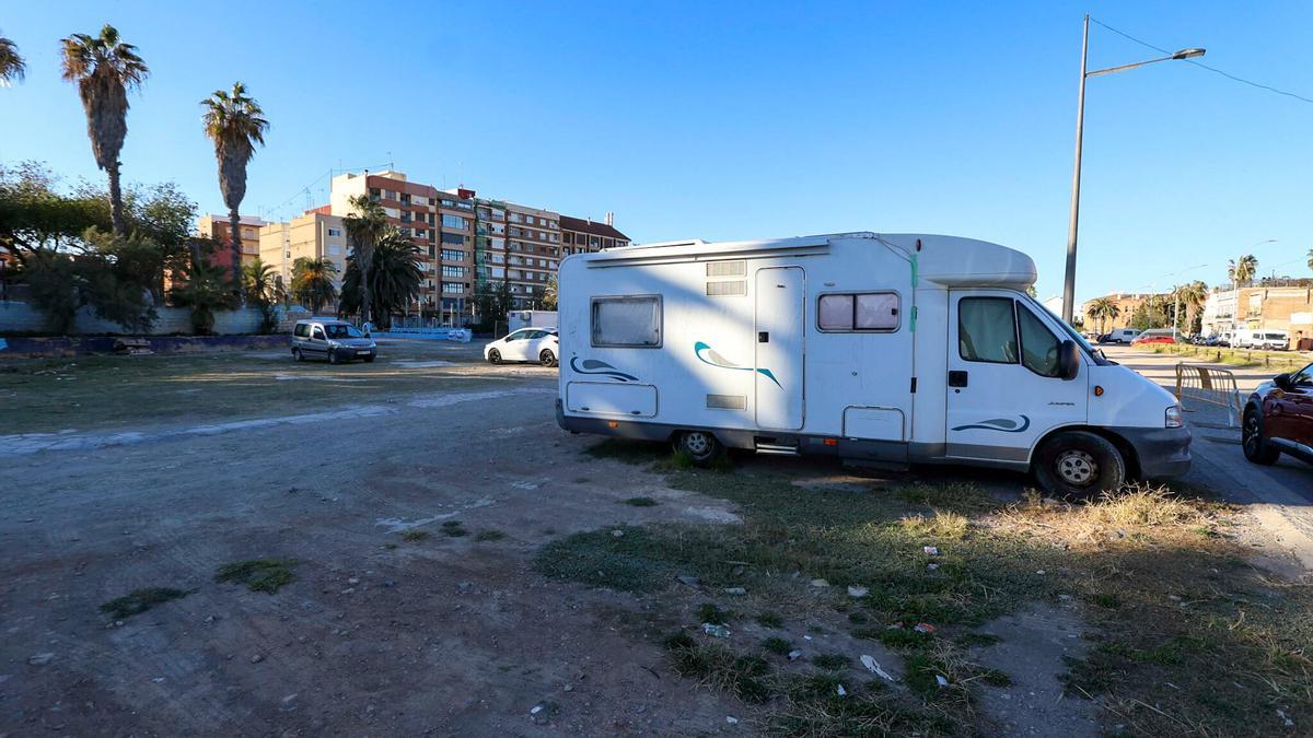 El descampado al local de ocio y cercano a la playa del Cabanyal