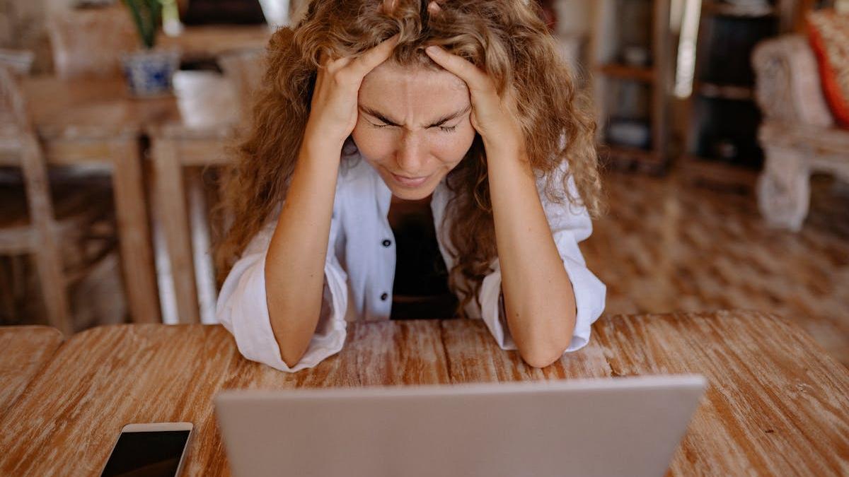 ¿Qué es el burnout, el síndrome que afecta a la mitad de los trabajadores? ¿Por qué afecta más a las mujeres?