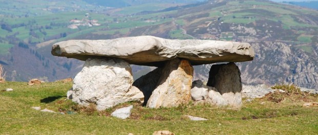 dolmen-de-merilles-620x264.jpg