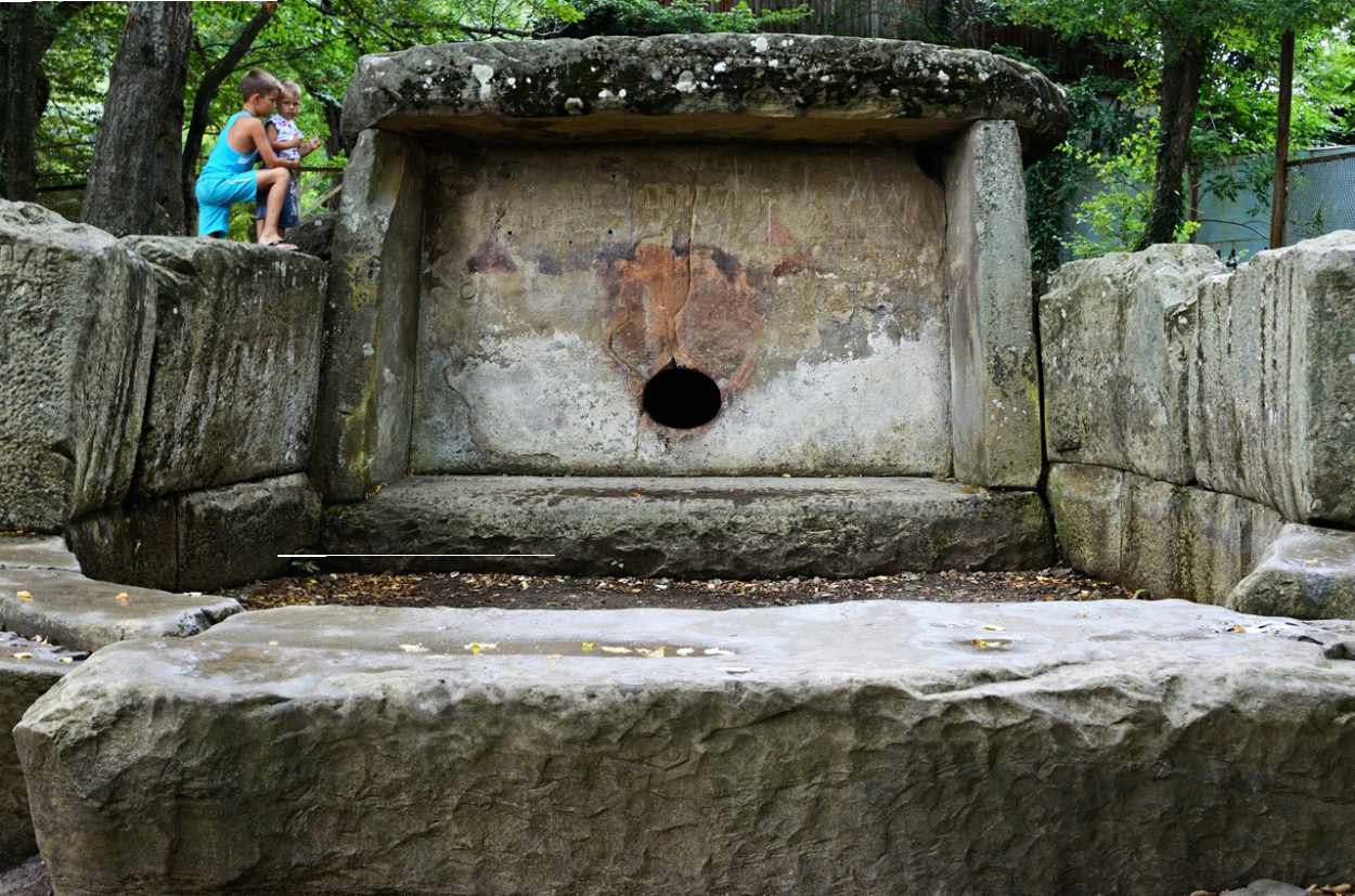 Dolmen-Dzhubga.jpg