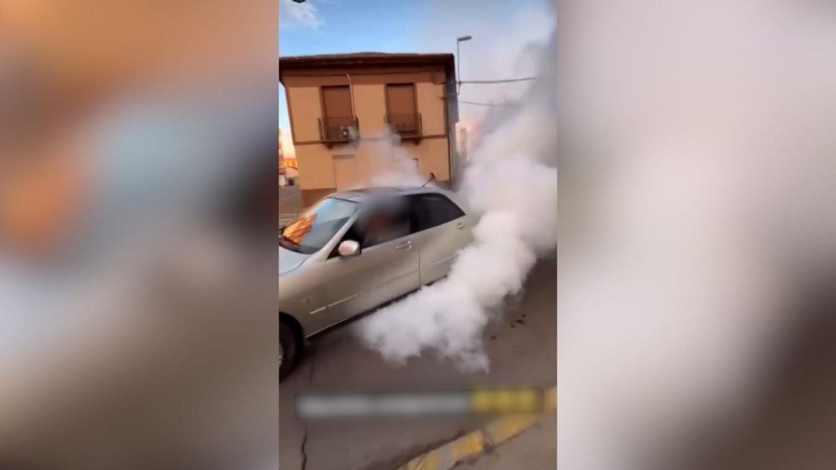 Imagen del vídeo en el que se ve al conductor derrapando en Santa María del Páramo.