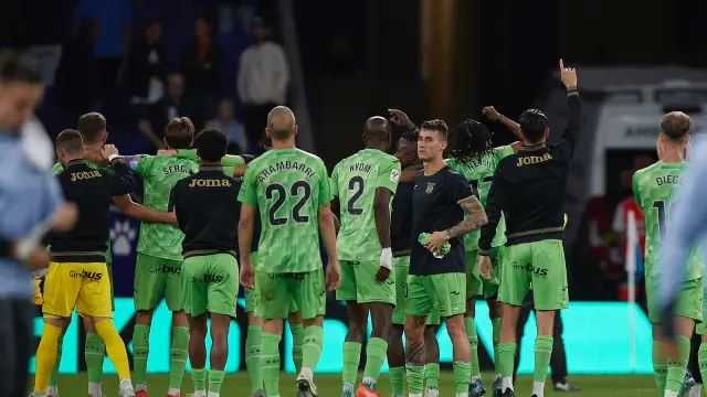 es-saludan-a-la-aficion-desplazada-al-rcde-stadium.jpg