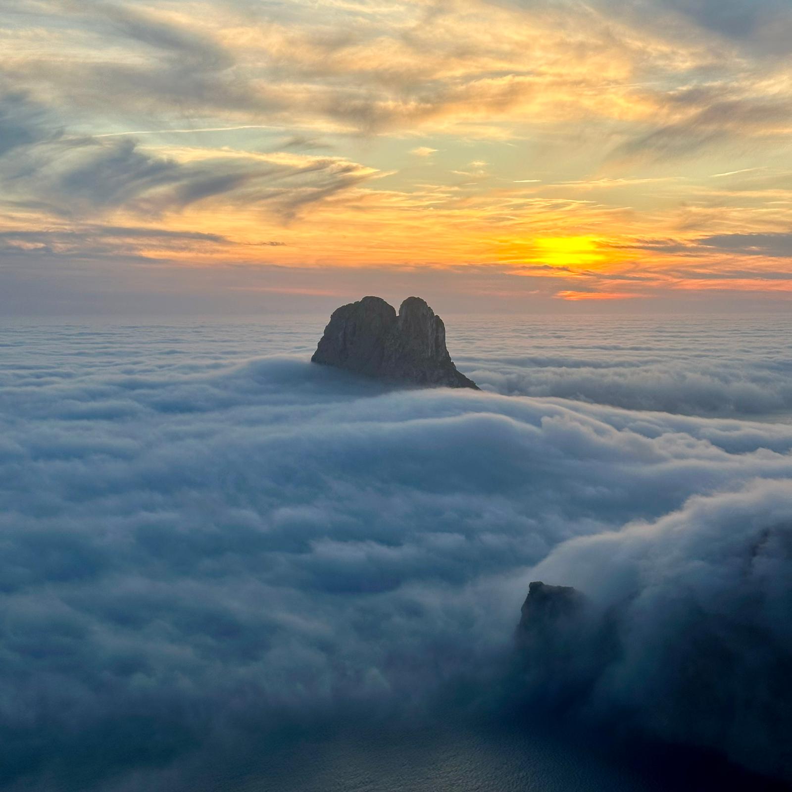 Es-Vedra-niebla.jpg