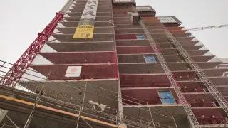 Edificio en construcción junto a la Intermodal de Bilbao (archivo)