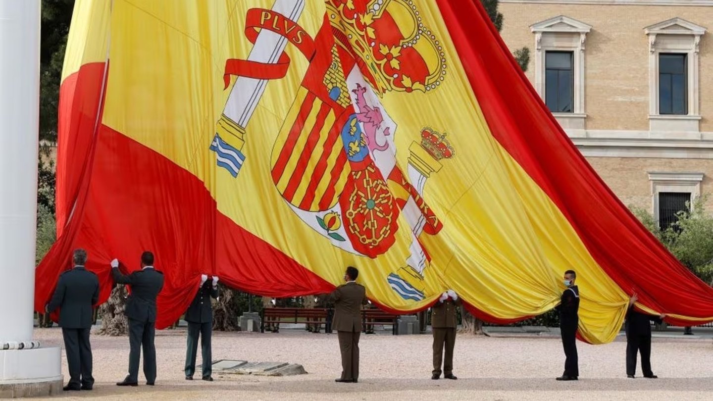 izado-de-bandera-de-espana.jpg