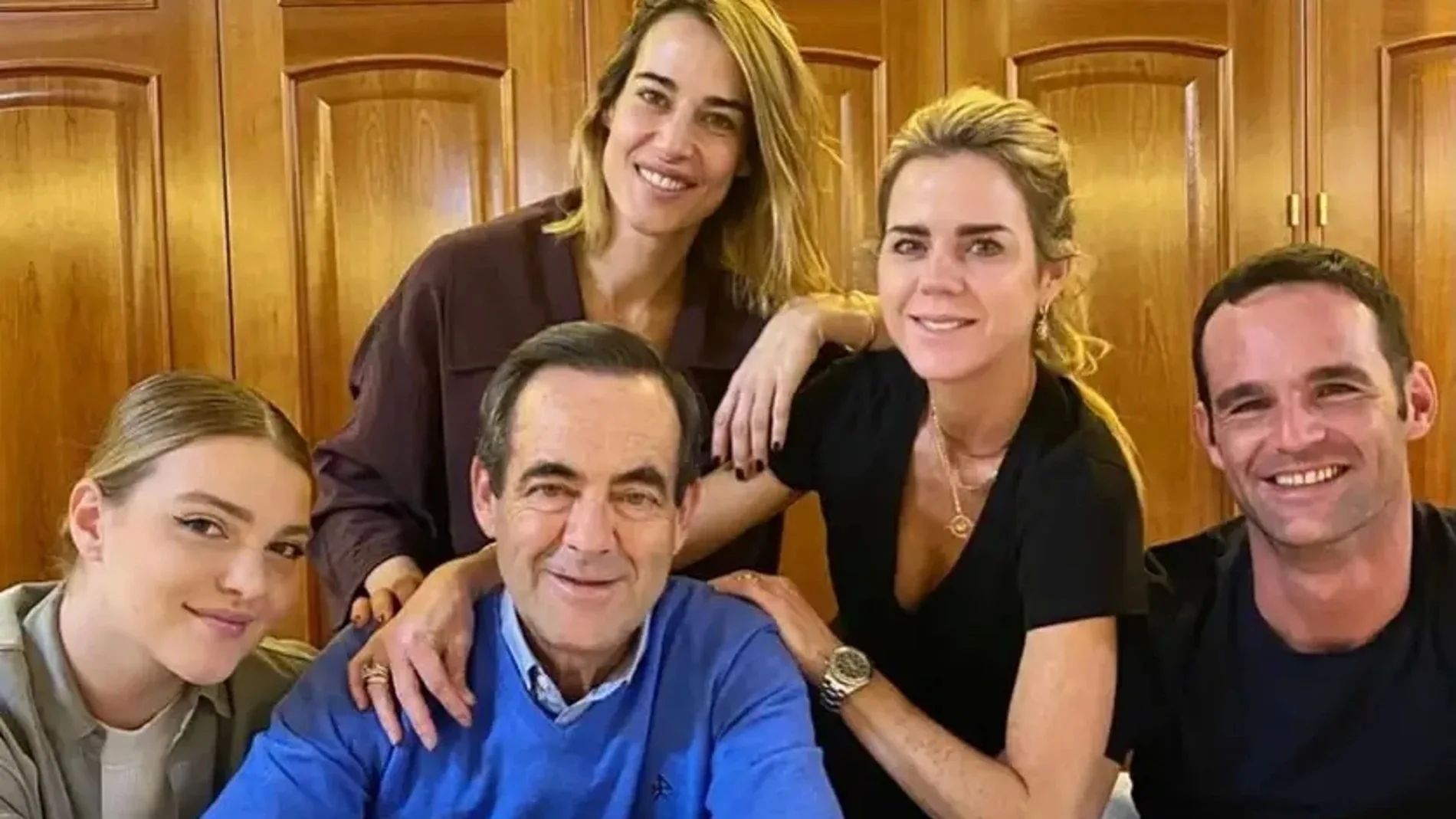 José Bono con sus hijos