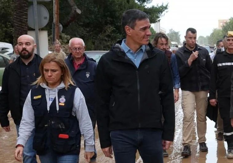 Pedro Sánchez, durante su visita a Paiporta.