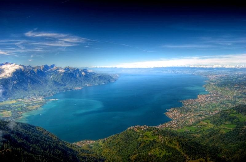 Le-Lac-Leman-Haute-Savoie-Suisse.jpg