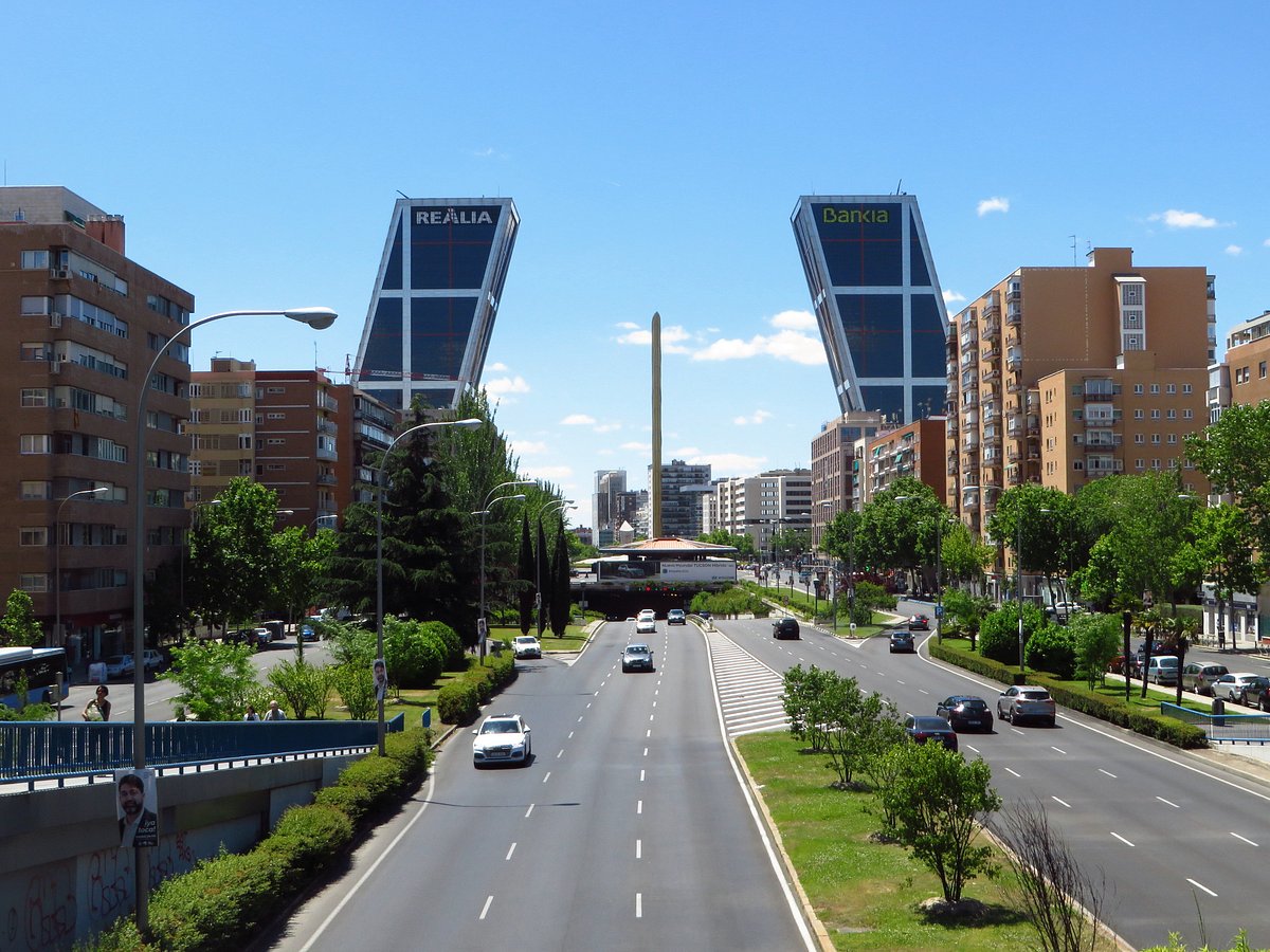 le-torri-kio-e-l-obelisco.jpg