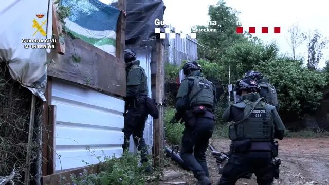 Agentes de la Guardia Civil actuando contra la banda 'Demons de Ciudad Meridiana'.