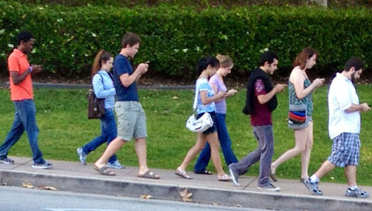 mobile-phone-zombies.jpg