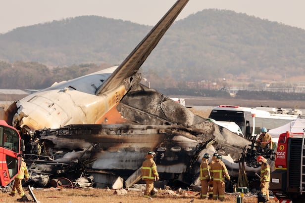 En la mañana del día 29, un avión de pasajeros se estrelló en la pista del aeropuerto internacional de Muan en Jeollanam-do y el accidente se está resolviendo./Noticias 1