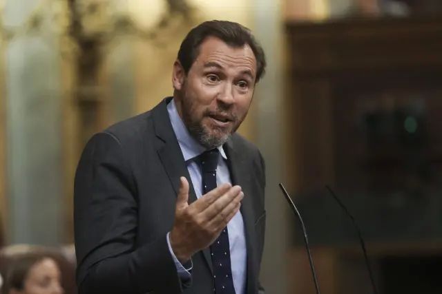 El diputado del PSOE Óscar Puente interviene en la primera sesión del debate de investidura del candidato popular Alberto Núñez Feijóo a la Presidencia del Gobierno.