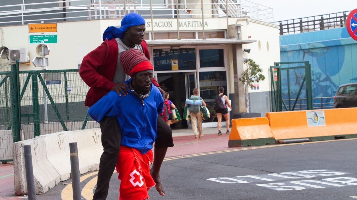 Ocho inmigrantes, la mitad menores, entran a nado en Ceuta