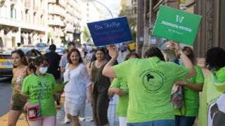 Camareras de piso miembros del sindicato 'Las Kellys' de Cataluña durante una protesta en Barcelona.