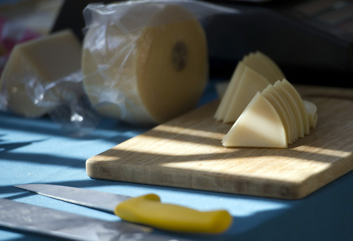 En el caserío del matrimonio detenido se elabora queso.