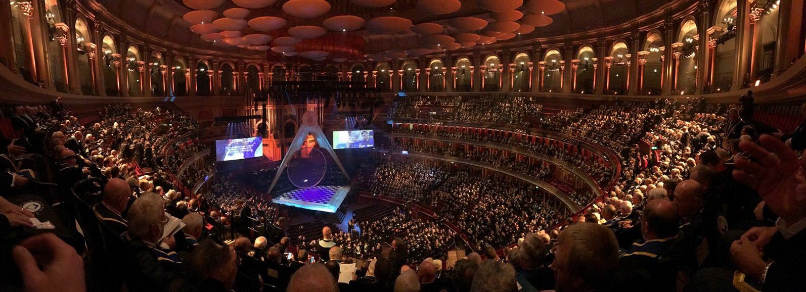 royal-albert-hall-in-london-00.jpg