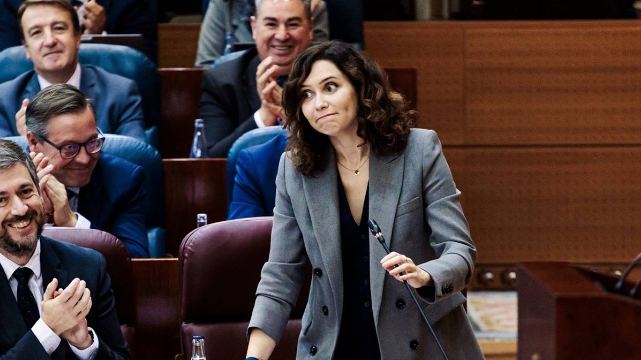 La presidenta de la Comunidad de Madrid, Isabel Díaz Ayuso, interviene durante un pleno en la Asamblea de Madrid.