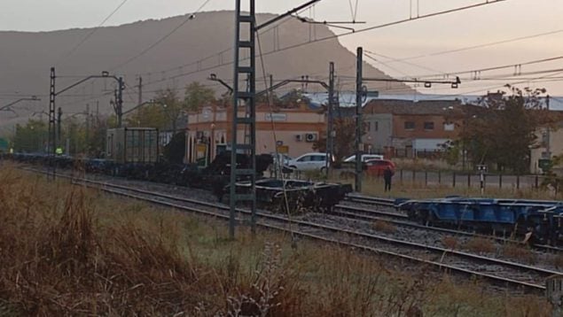 Un tren de mercancías peligrosas descarrila en Guadalajara: suspendida la línea Madrid-Zaragoza-Barcelona