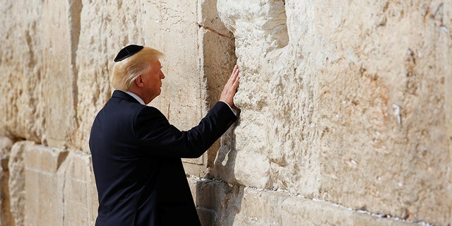 uploads%2F2018%2F09%2F640%2F320%2Ftrumpwesternwall.jpg